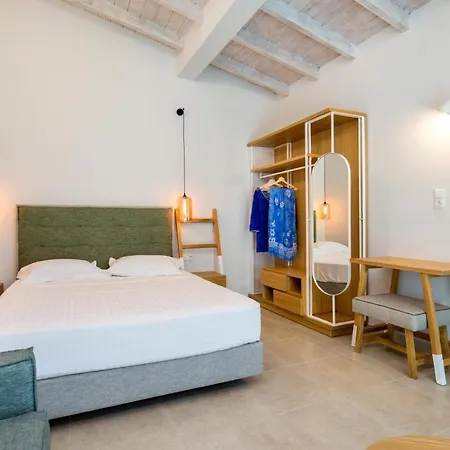 Oasis Deluxe Pefkári