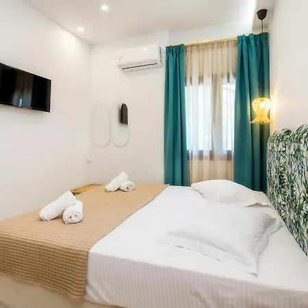 Oasis Deluxe Pefkári