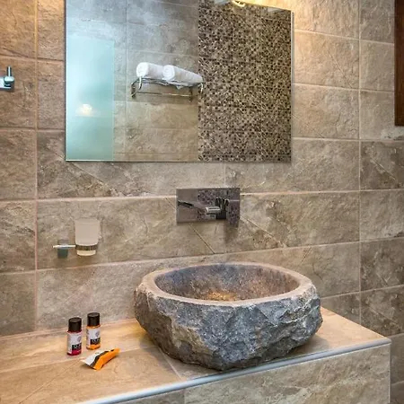 Oasis Deluxe Πευκάρι